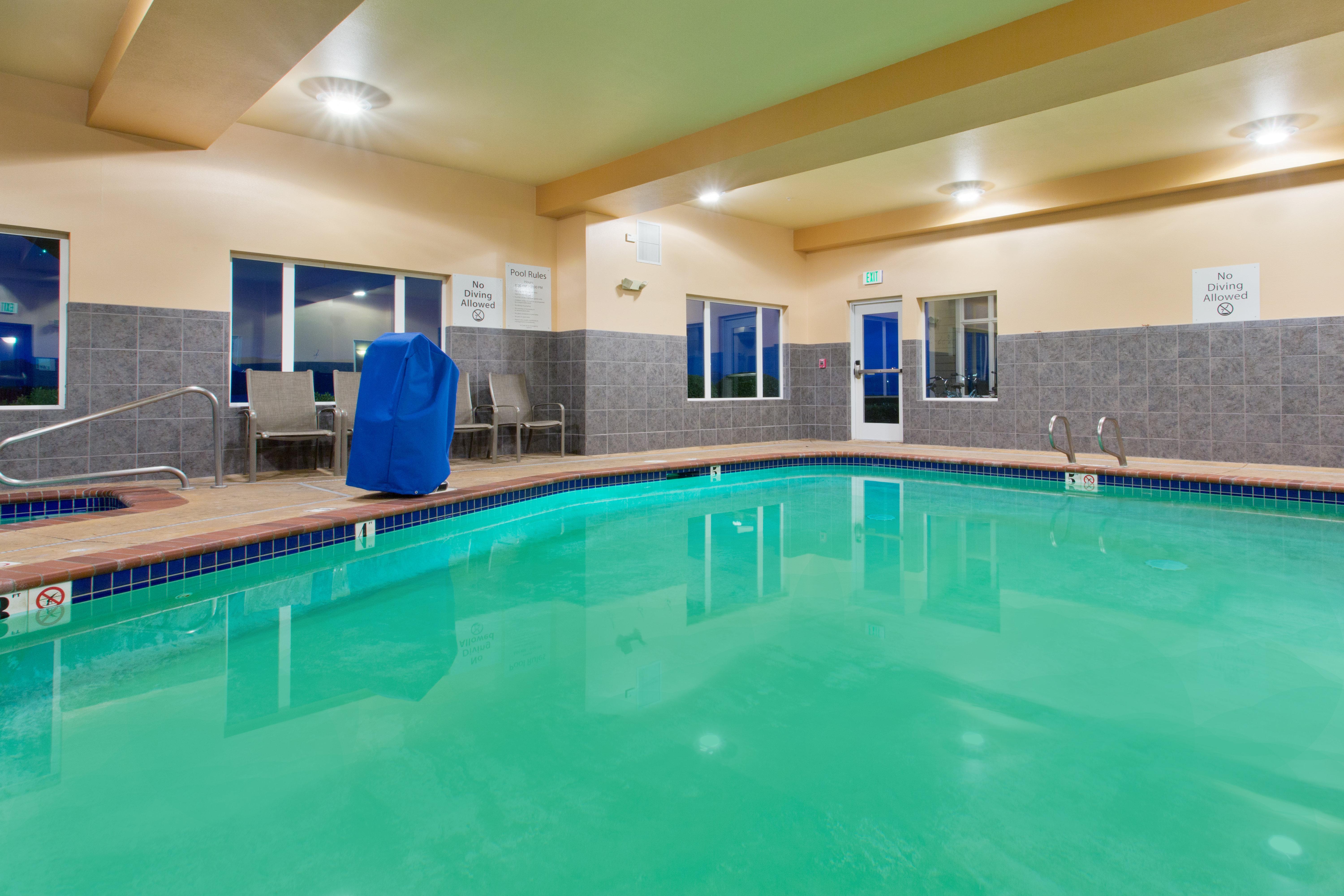 Holiday Inn Express Hotel & Suites Astoria By Ihg Exterior photo