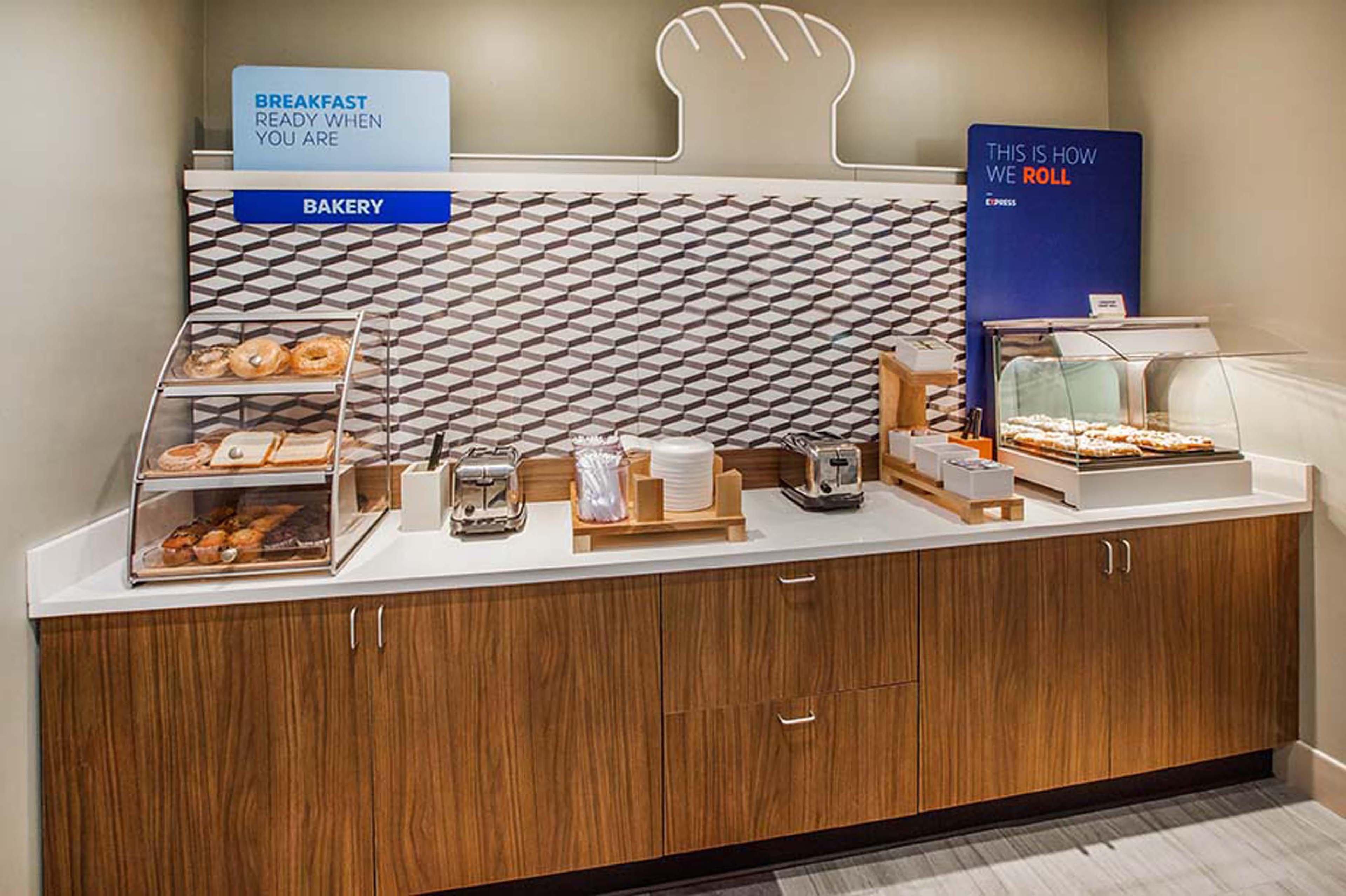 Holiday Inn Express Hotel & Suites Astoria By Ihg Exterior photo