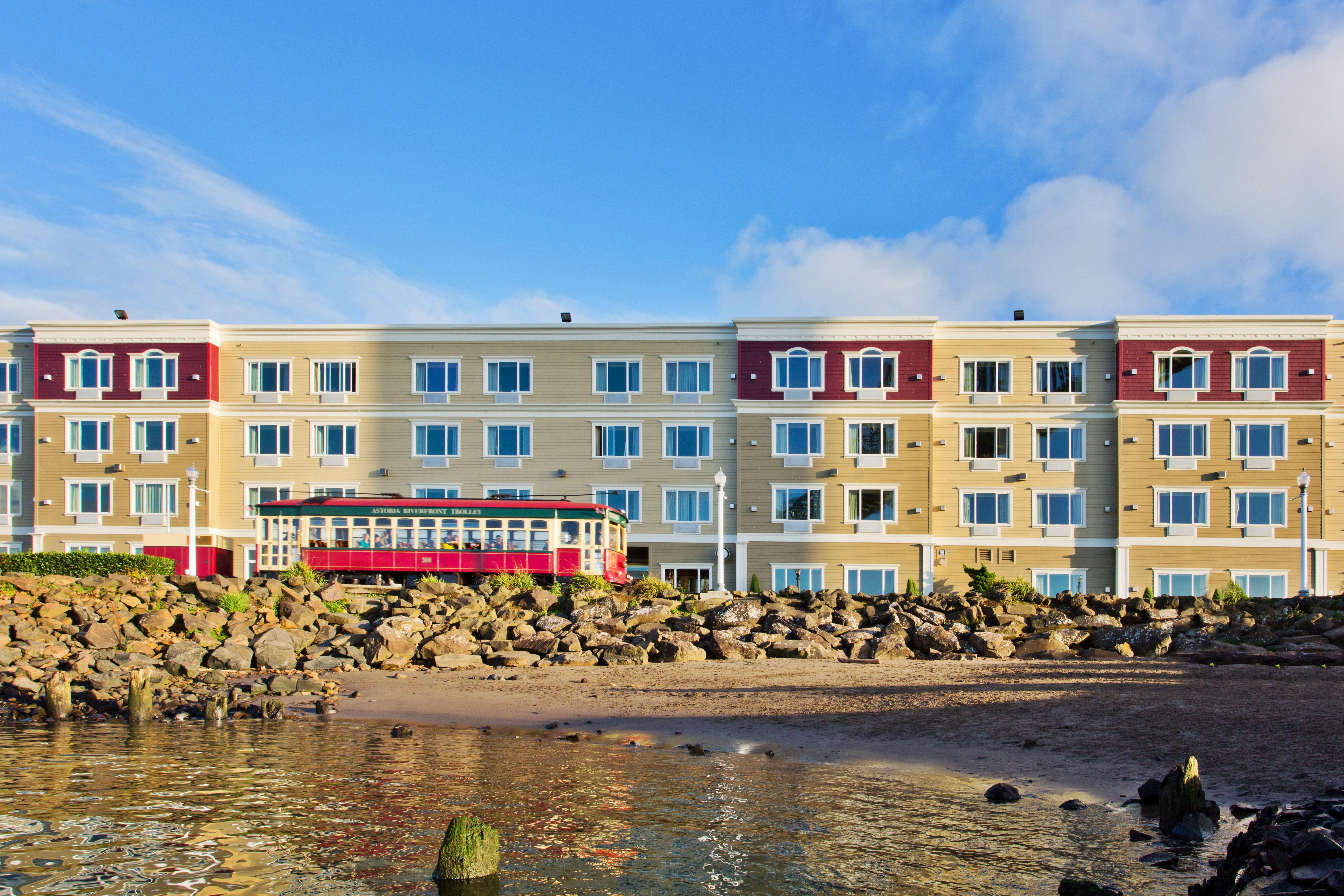 Holiday Inn Express Hotel & Suites Astoria By Ihg Exterior photo