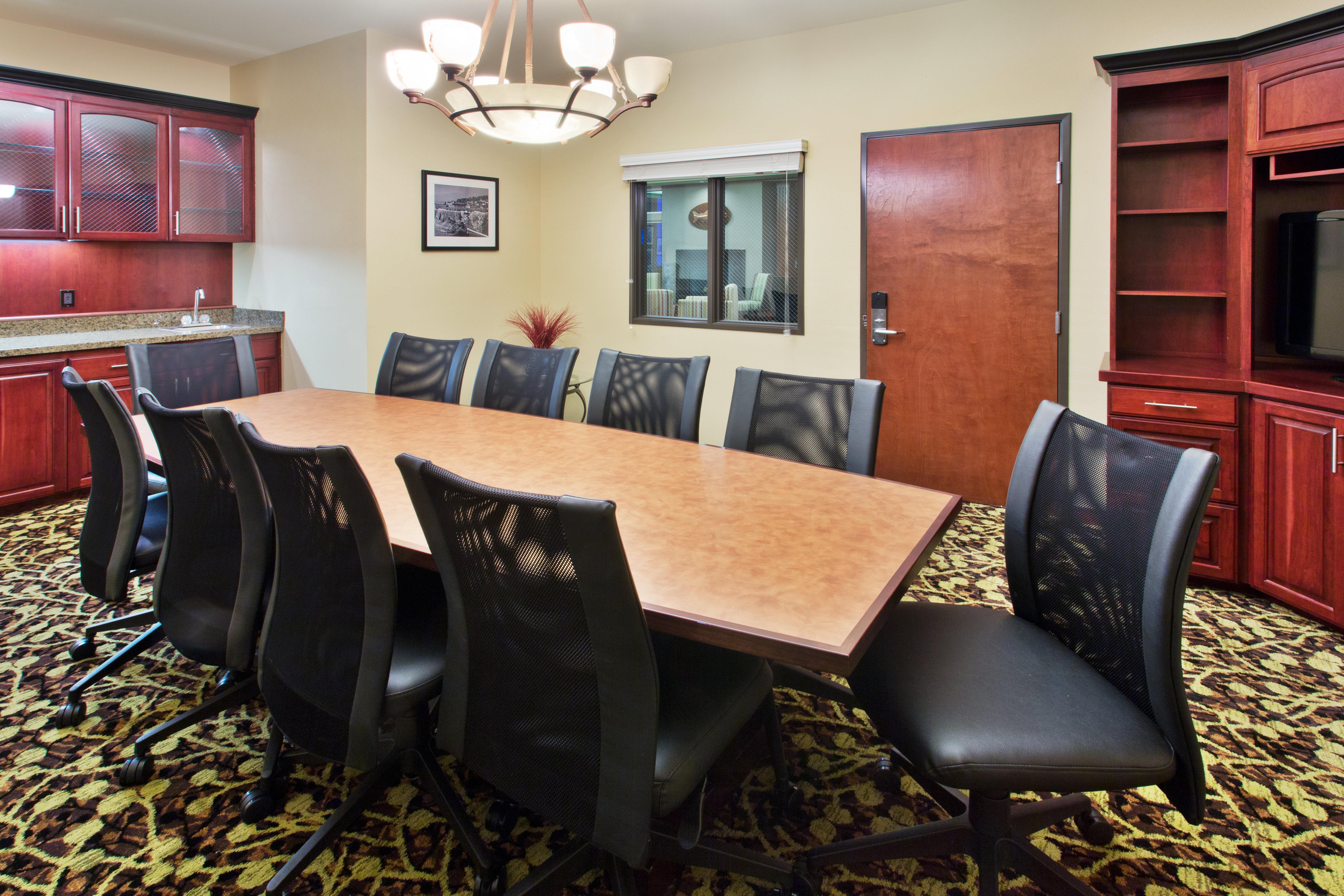 Holiday Inn Express Hotel & Suites Astoria By Ihg Exterior photo