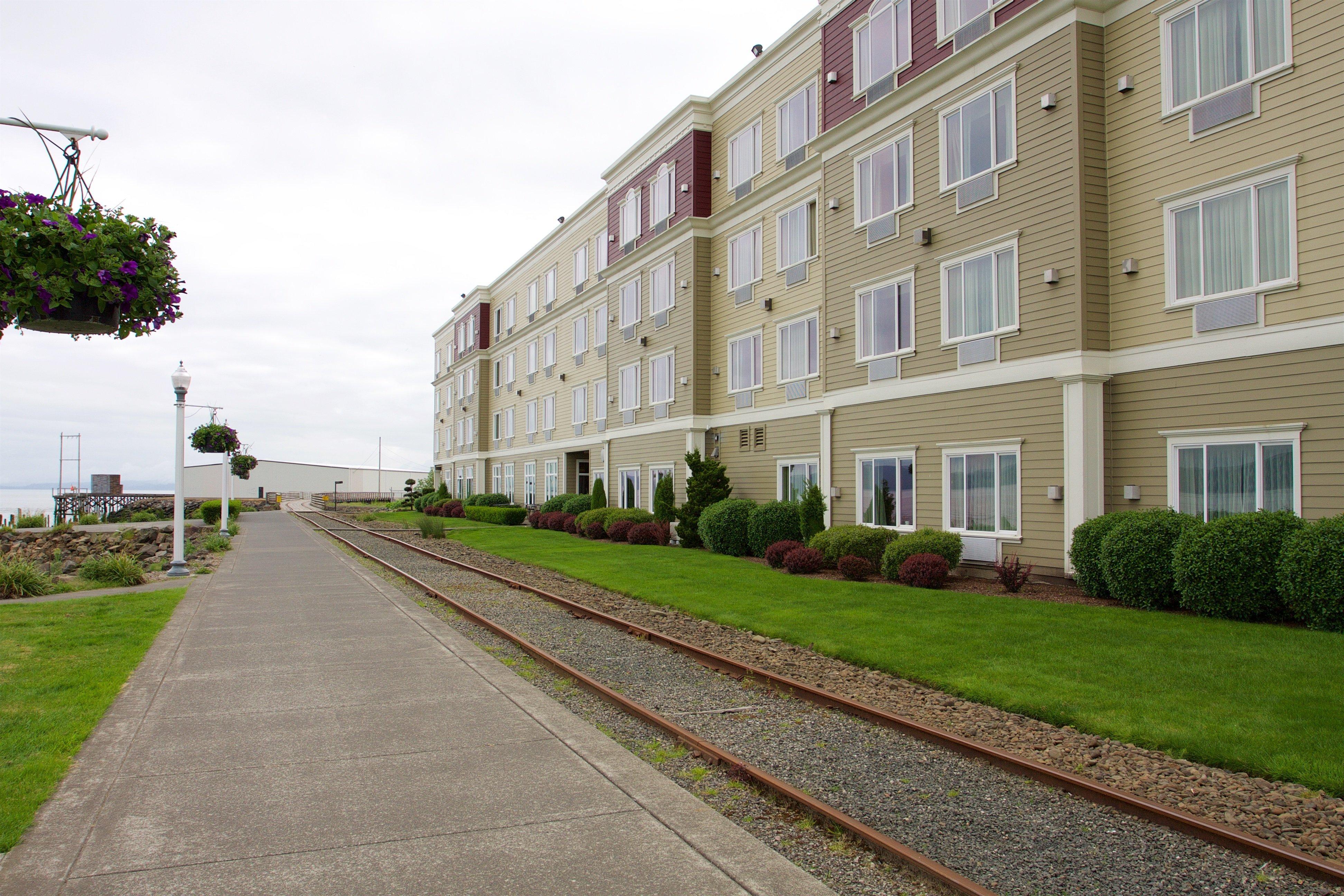 Holiday Inn Express Hotel & Suites Astoria By Ihg Exterior photo