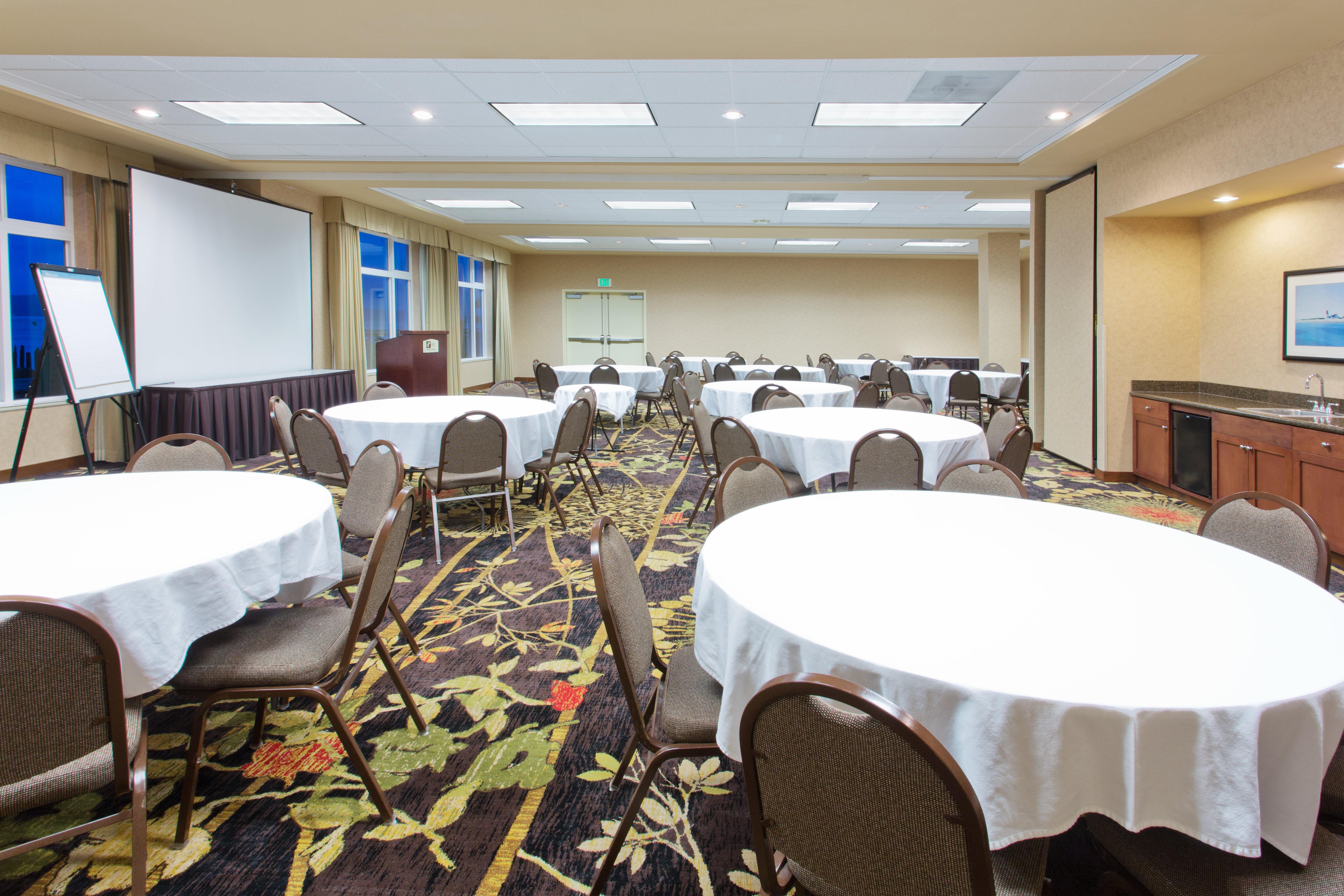 Holiday Inn Express Hotel & Suites Astoria By Ihg Exterior photo
