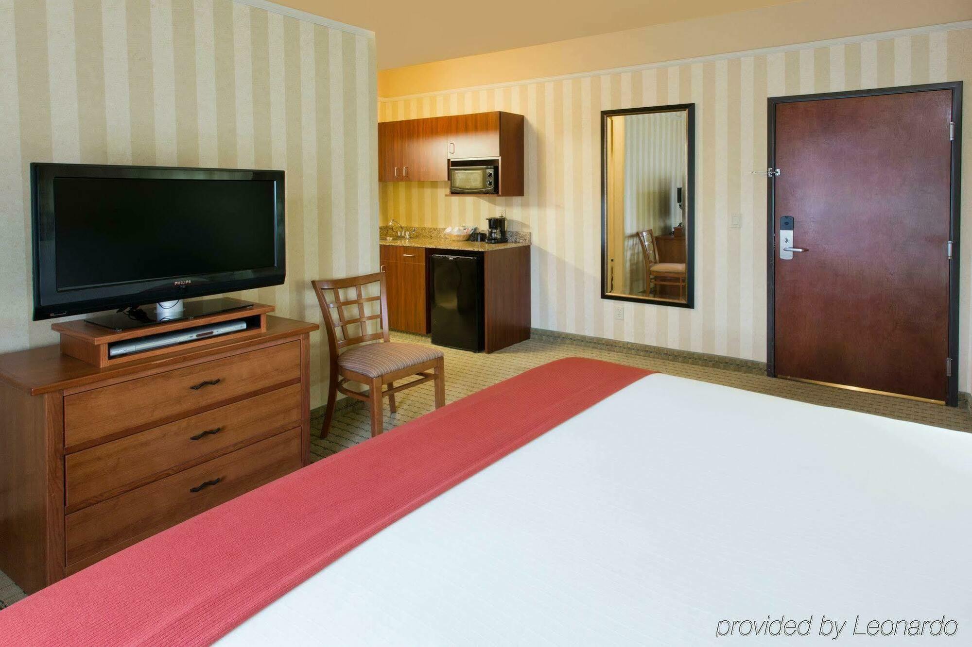 Holiday Inn Express Hotel & Suites Astoria By Ihg Exterior photo